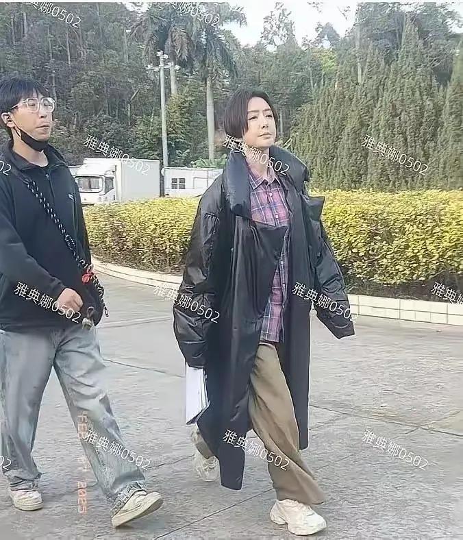 你们能不能一眼认出她来
无美颜无滤镜的生图
这有点难度哦！