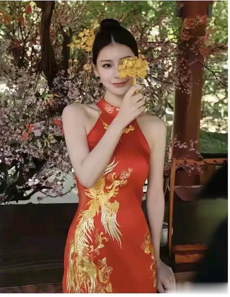 马筱梅的手捧花只有180克被吐槽太寒酸，实际上她一个包就几百万，是限量版的爱马仕