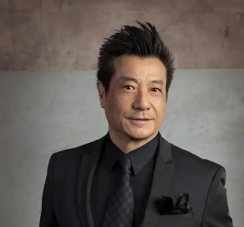 汪明荃和罗家英这婚，结了四十年，居然被港媒盖章是“无性无爱”？
这简直是年度笑话