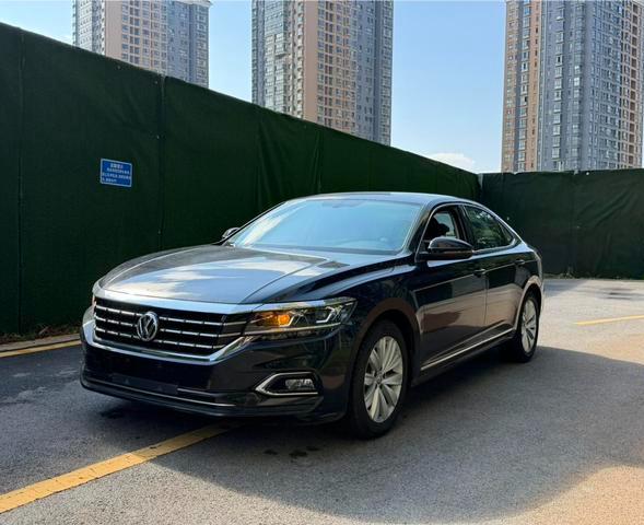 二手帕萨特，10万块买B级车“天花板”，但这三个坑踩一个就血亏！
兄弟们，今儿必
