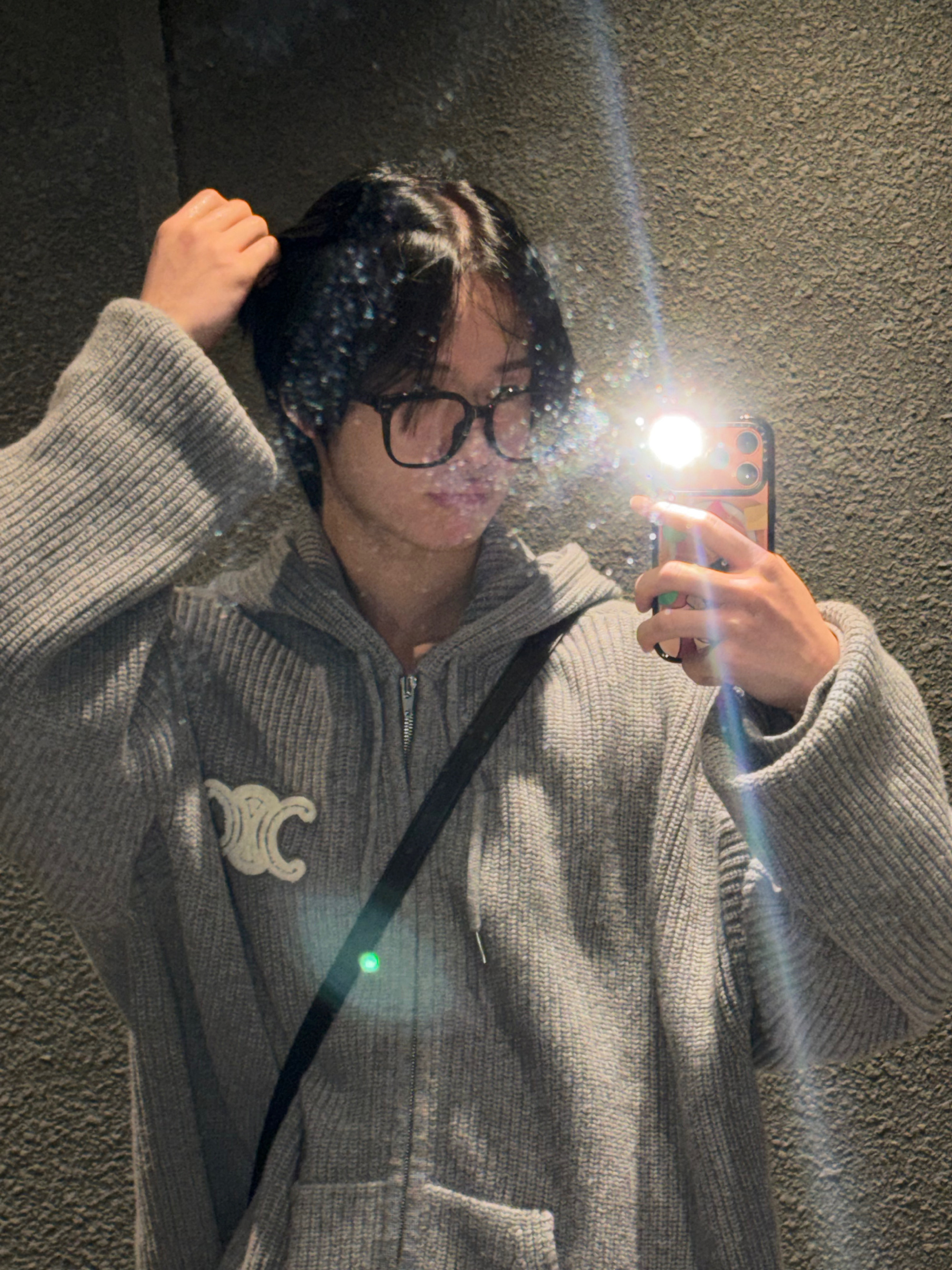 潣哥，您的发缝怎么了？ 