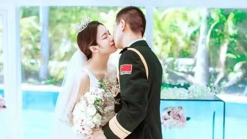 长大以后你会发现，跟朋友、亲戚、同事，甚至家人，都不能表露出自己真实的情感，每说