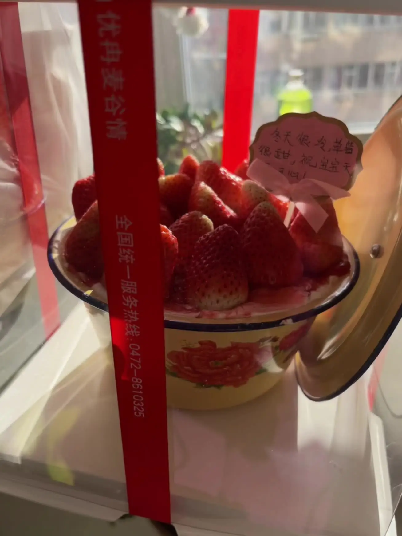 怎么会不幸福呢，在普通的一天吃到了冬天第一盆草莓蛋糕被爱总是值得记录的