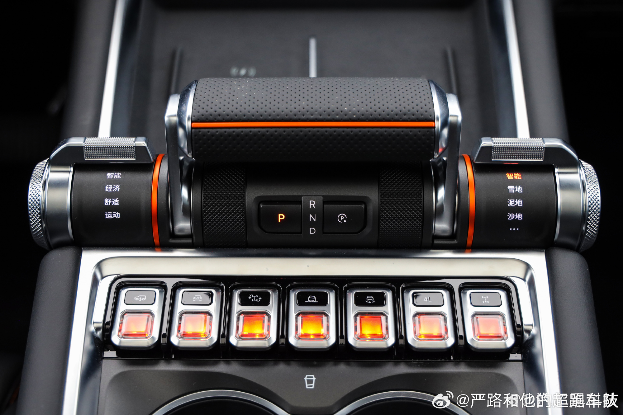 想玩越野还有门槛吗 科技把新能源汽车 越野的门槛砸得粉碎，让“过坑爬坡”成了按键