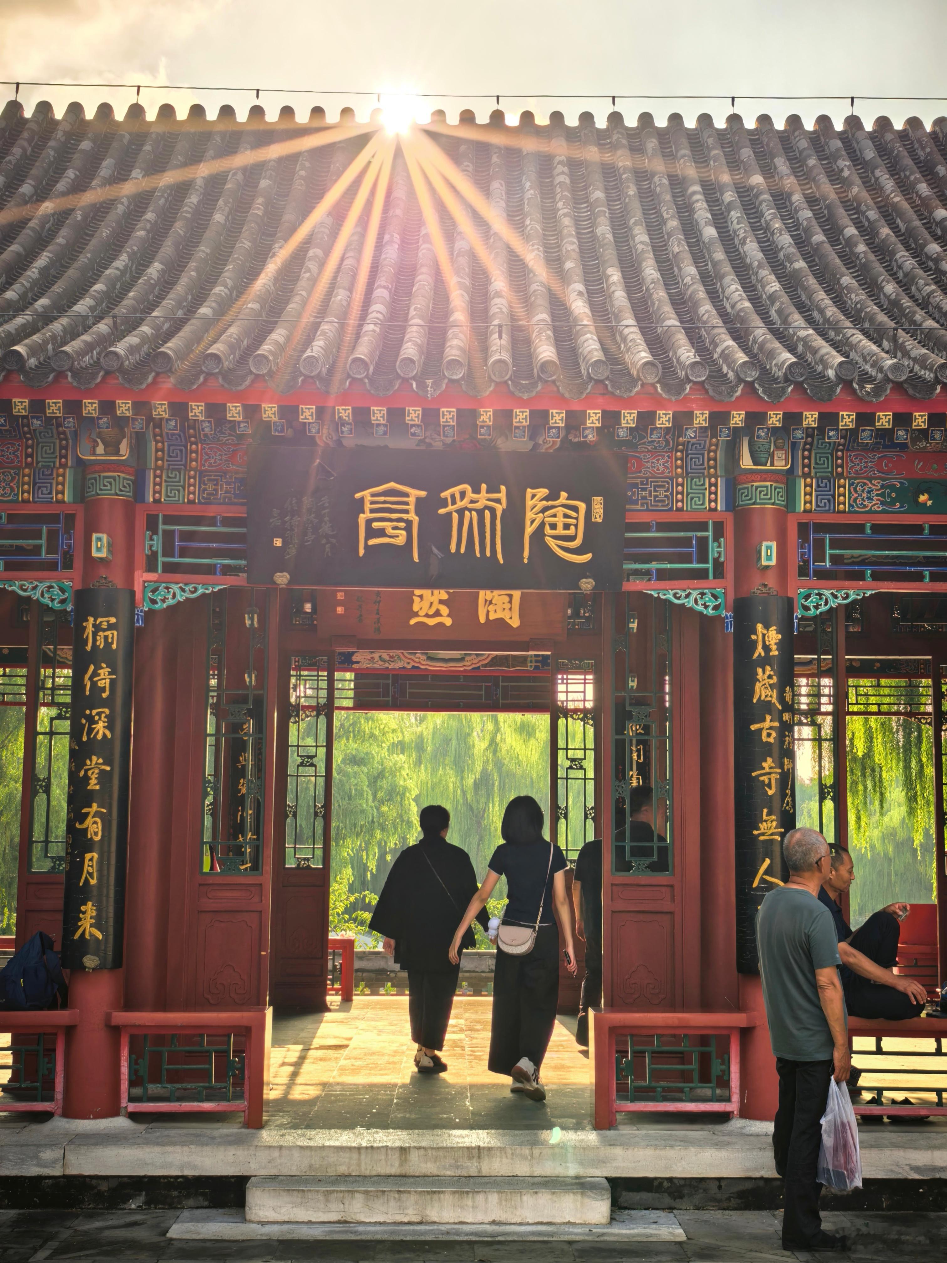 作为陶然亭公园的园中之园，按1：1比例精选仿建了全国各地名亭十余座名亭，“醉翁亭