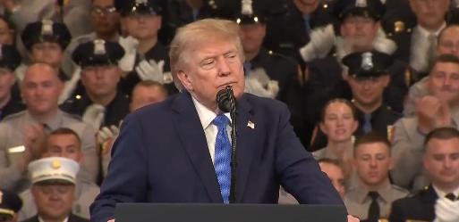 是老糊涂还是极致的霸权主义！
张口就把霍尔木兹海峡划成美国领土，特朗普这操作已经