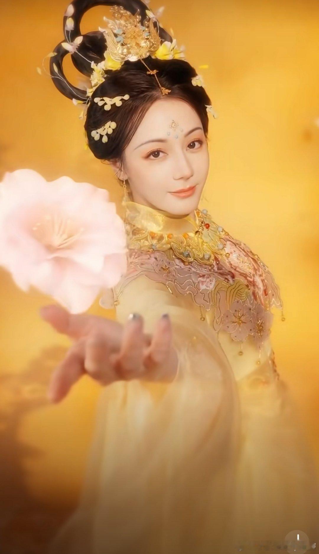 迪丽热巴的牛肉酱让我嘴开光二狗尝过热巴亲手给的牛肉酱，味蕾仿佛被施加了幸福的封印