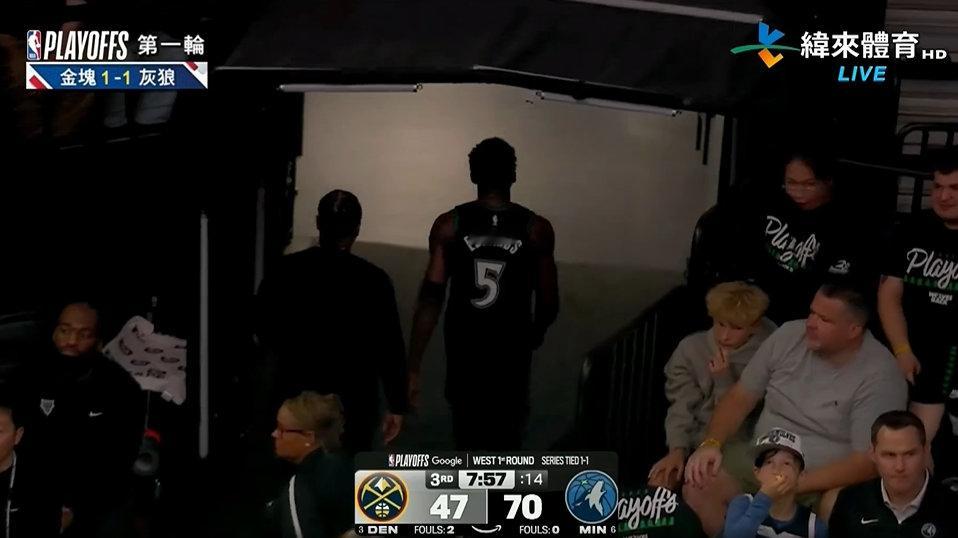 太无聊了，拉粑粑去了。掘金VS森林狼