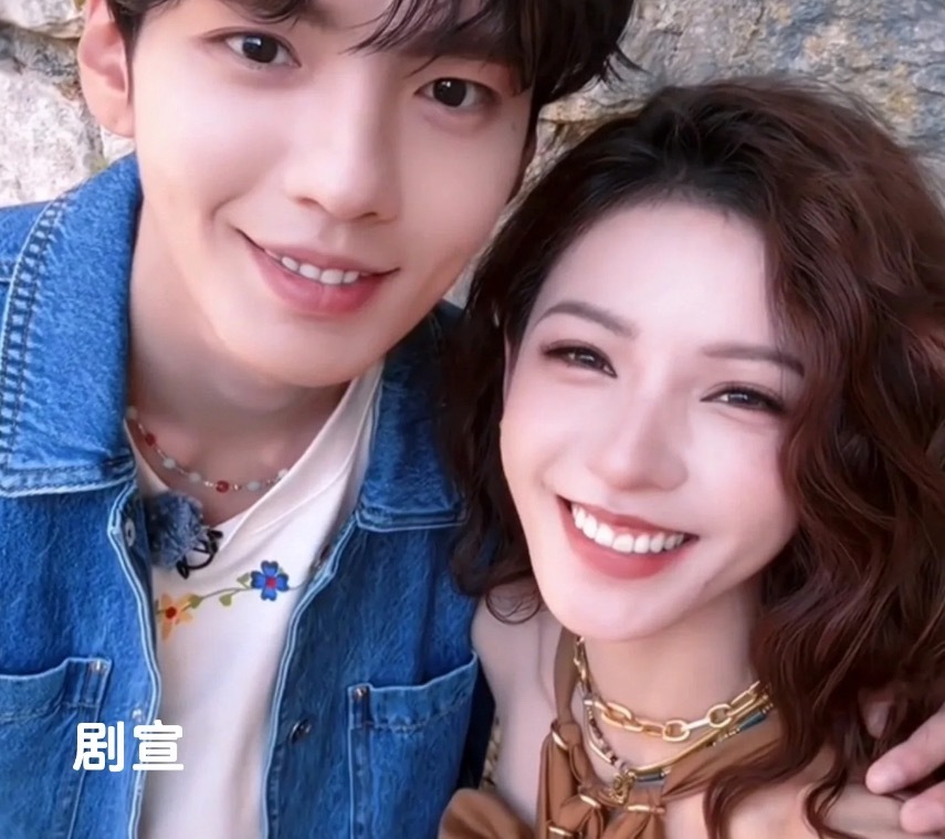 这手不对吧张予曦 毕雯珺说好的绅士手呢 怀疑在暗戳戳撒糖 ​​​