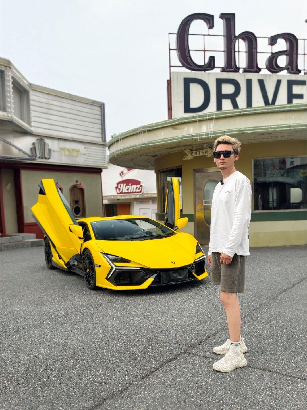 选封面，cici说第一个好，我喜欢第二个，你们推荐哪个？大v聊车 广州·PINK