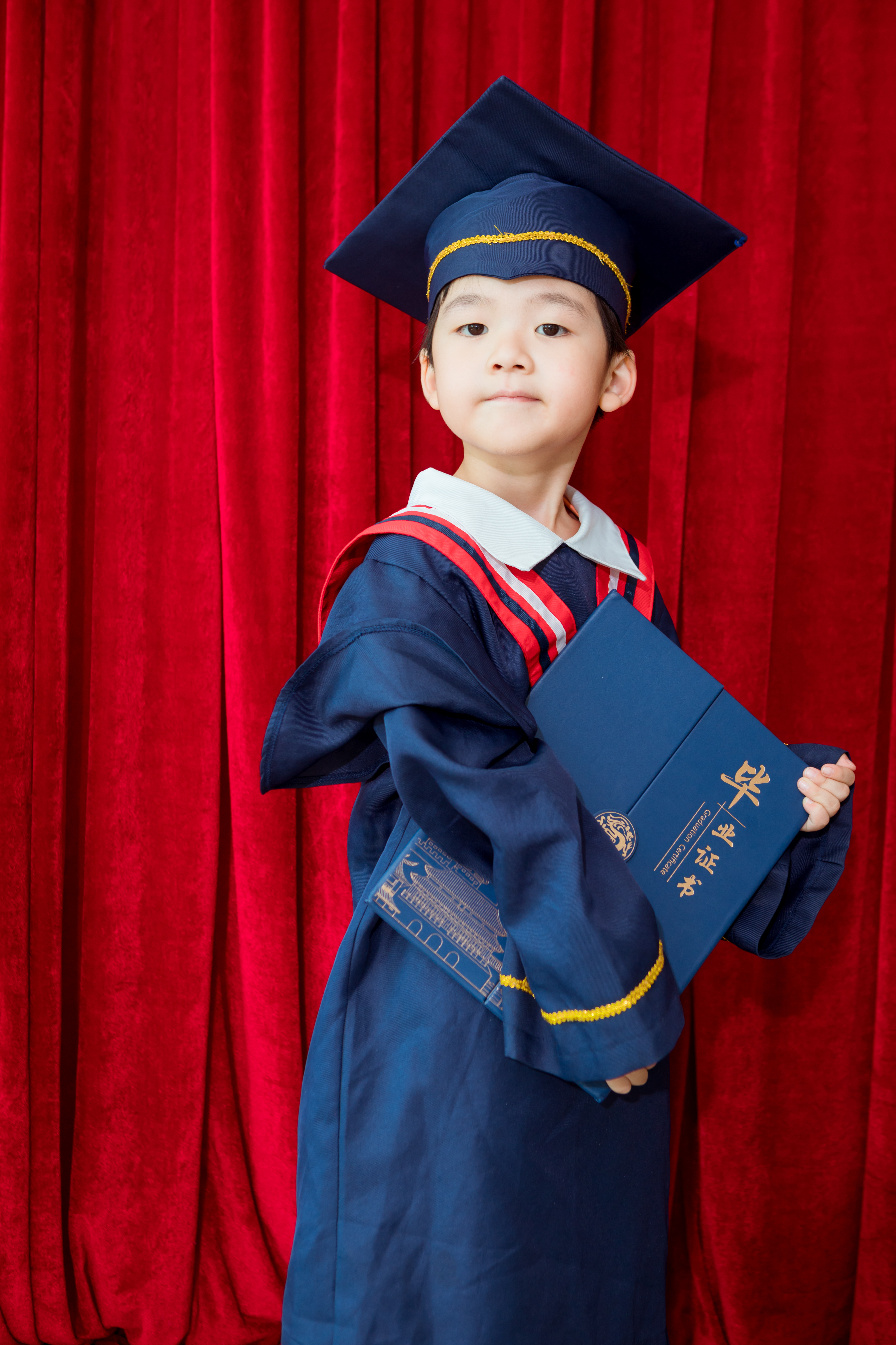 获得了进入小学一年级的第一张奖状！加油！[心]我的小天，新的一年身体健康！学习进