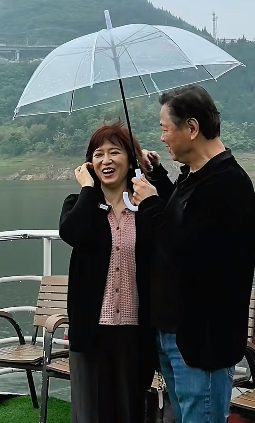 赖岳谦，“宠妻狂魔”！

一转眼，赖岳谦和周玉琴结婚快要满四年，但是赖岳谦对周玉