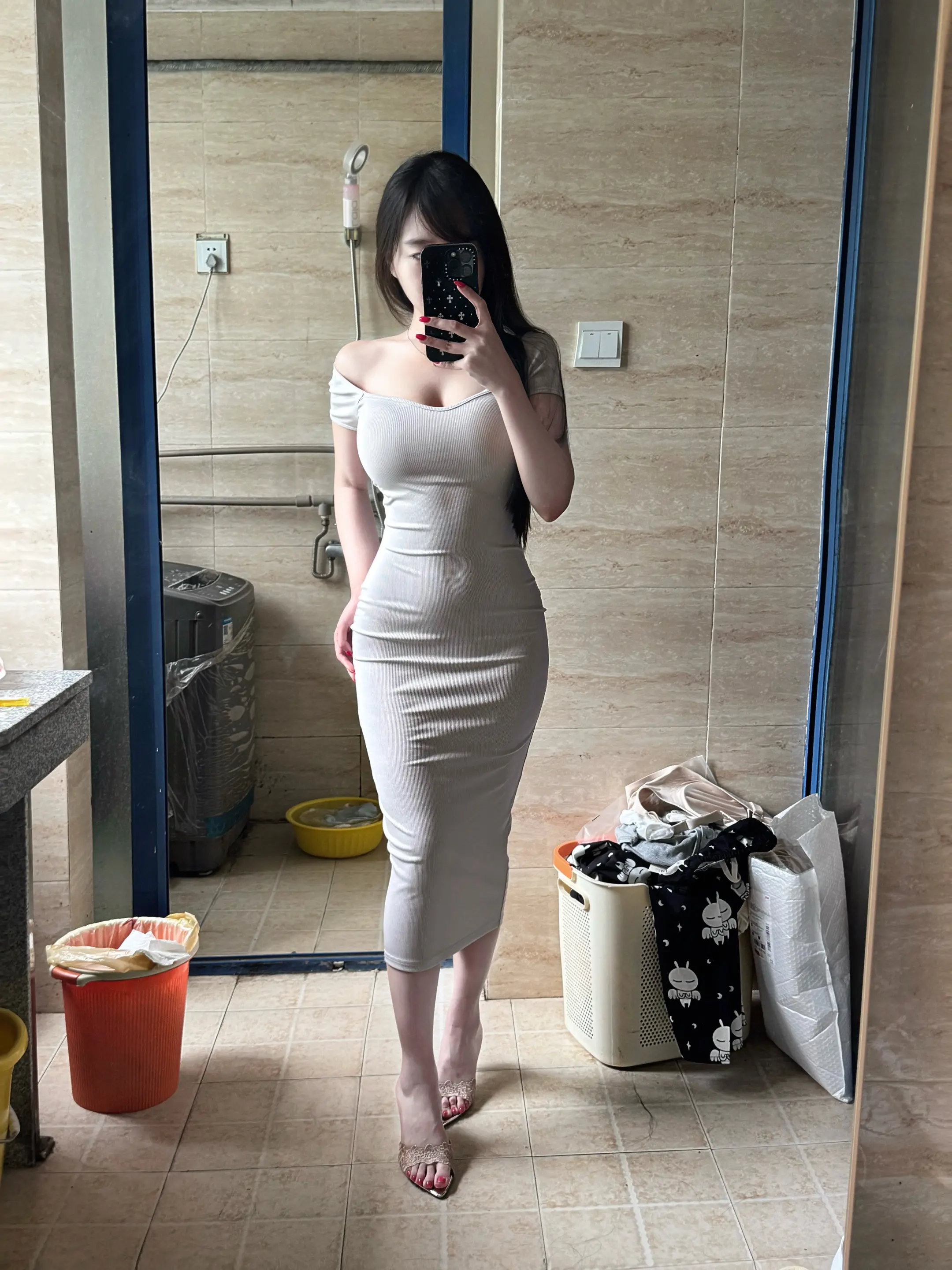 女孩子总是在年轻的时候追求女人味。