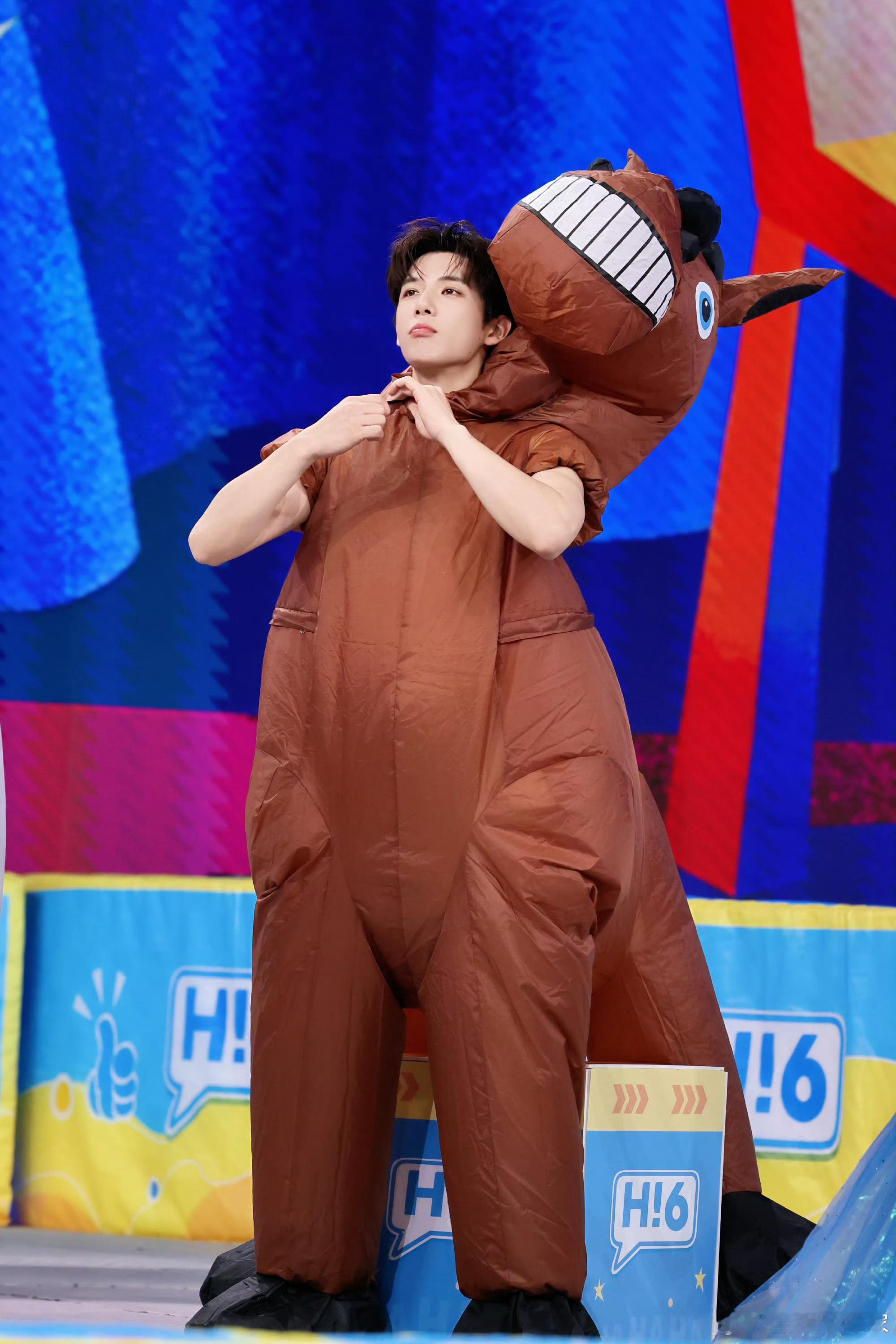 王安宇黄子弘凡再跳快乐小马王安宇黄子弘凡快乐小马合体了忙忙碌碌寻宝藏2开播谁的青