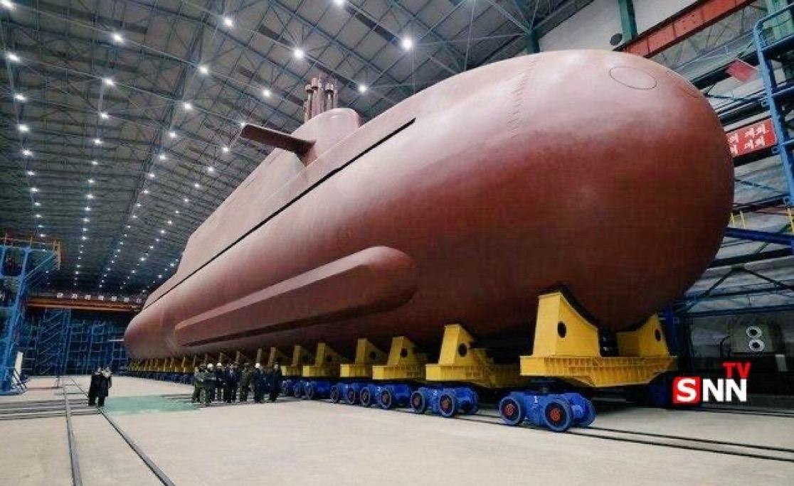 突发：
朝鲜公开展示了其首艘核动力导弹潜艇