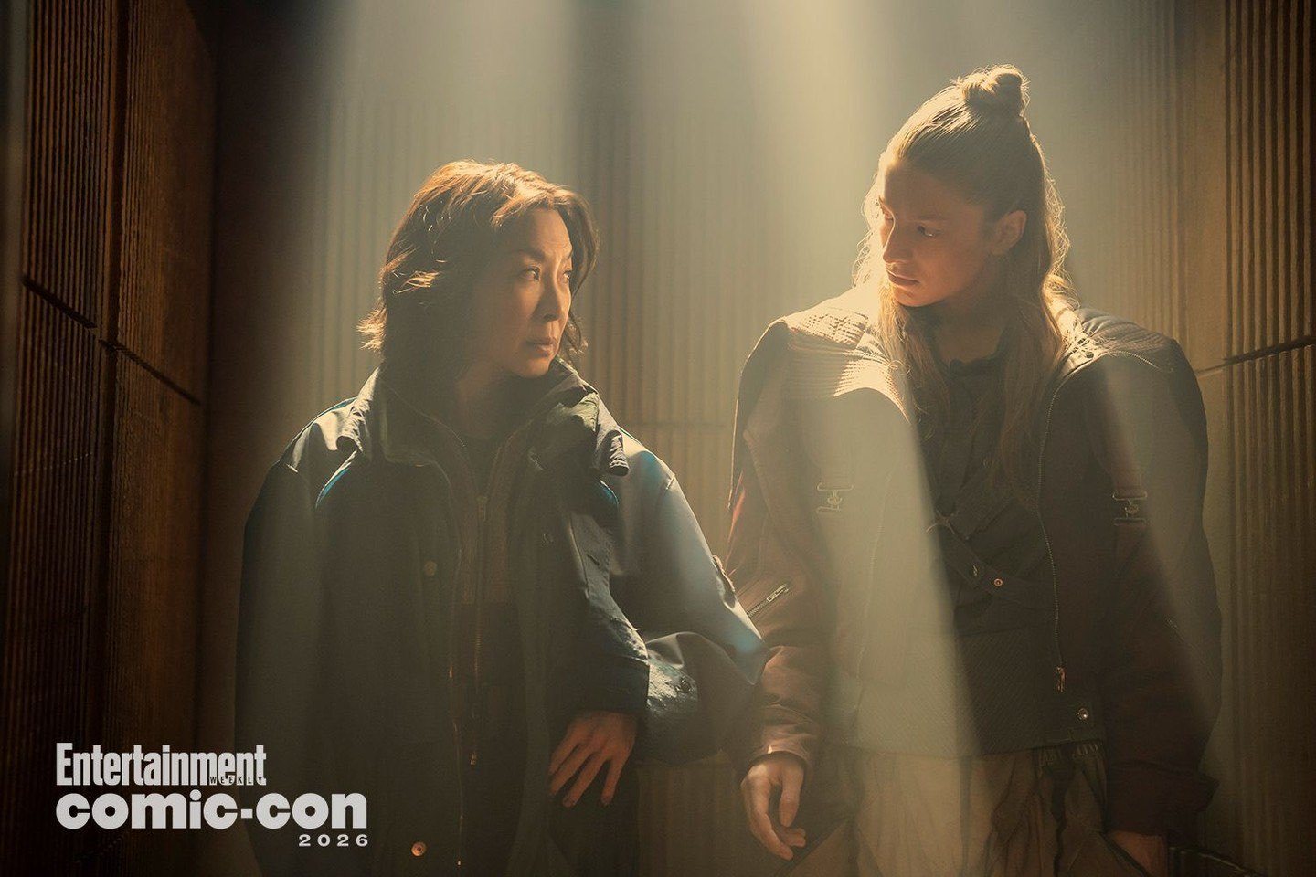 终于！杨紫琼、亨特·莎弗主演的科幻剧集《银翼杀手2099》释出首批剧照，今年晚些