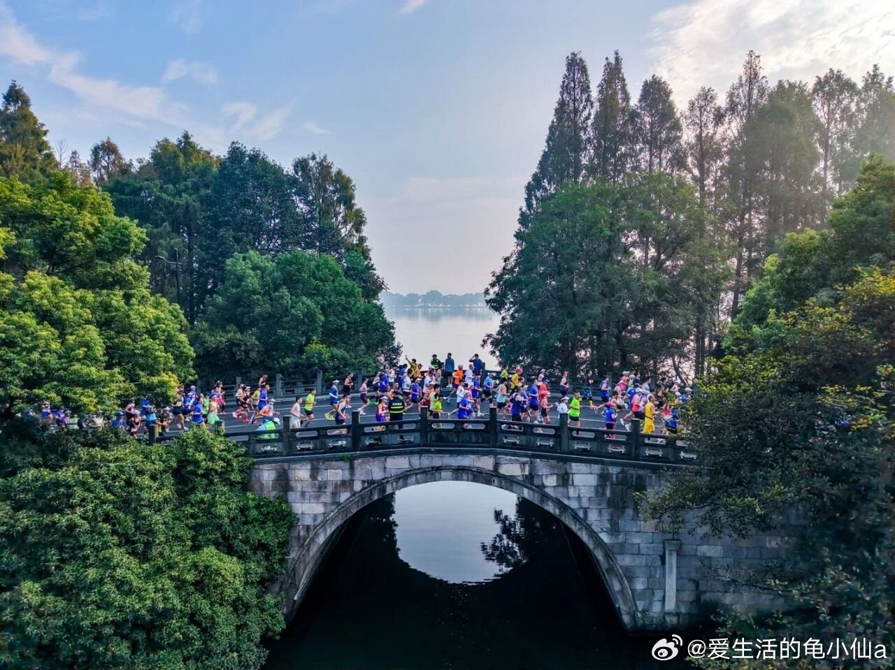 又一场大型马拉松  赛事开启不得不说今年的报名方式真的很多是不是意味着赞助商不少