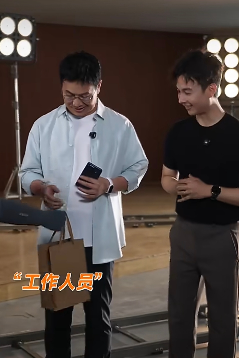 卢总探班发布彩排现场，看看我发现了谁？小米机器人或将亮相小米17T发布会 是的，
