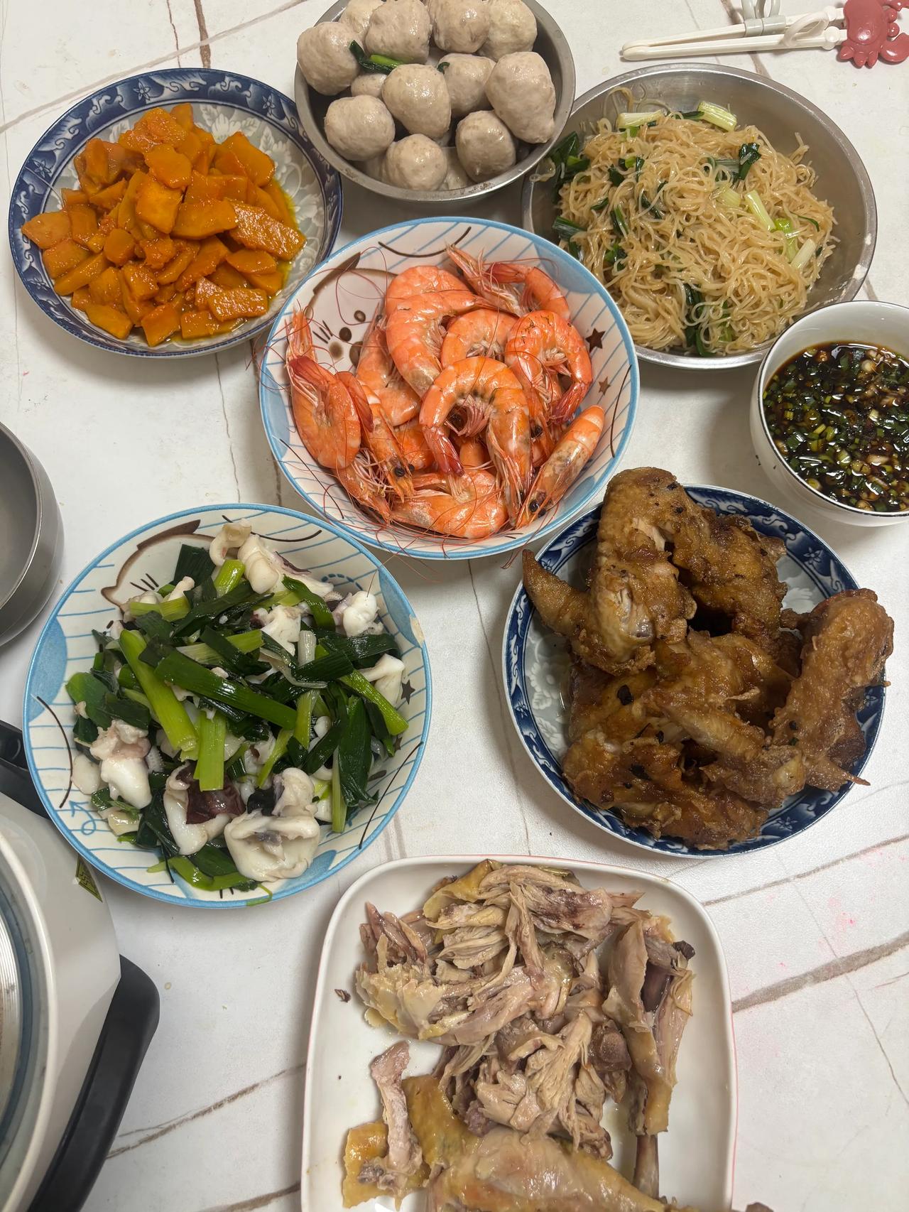 中华民族最伟大的发明之一，我认为是春节。辛亥革命之后，改公历1月1日为元旦，农历