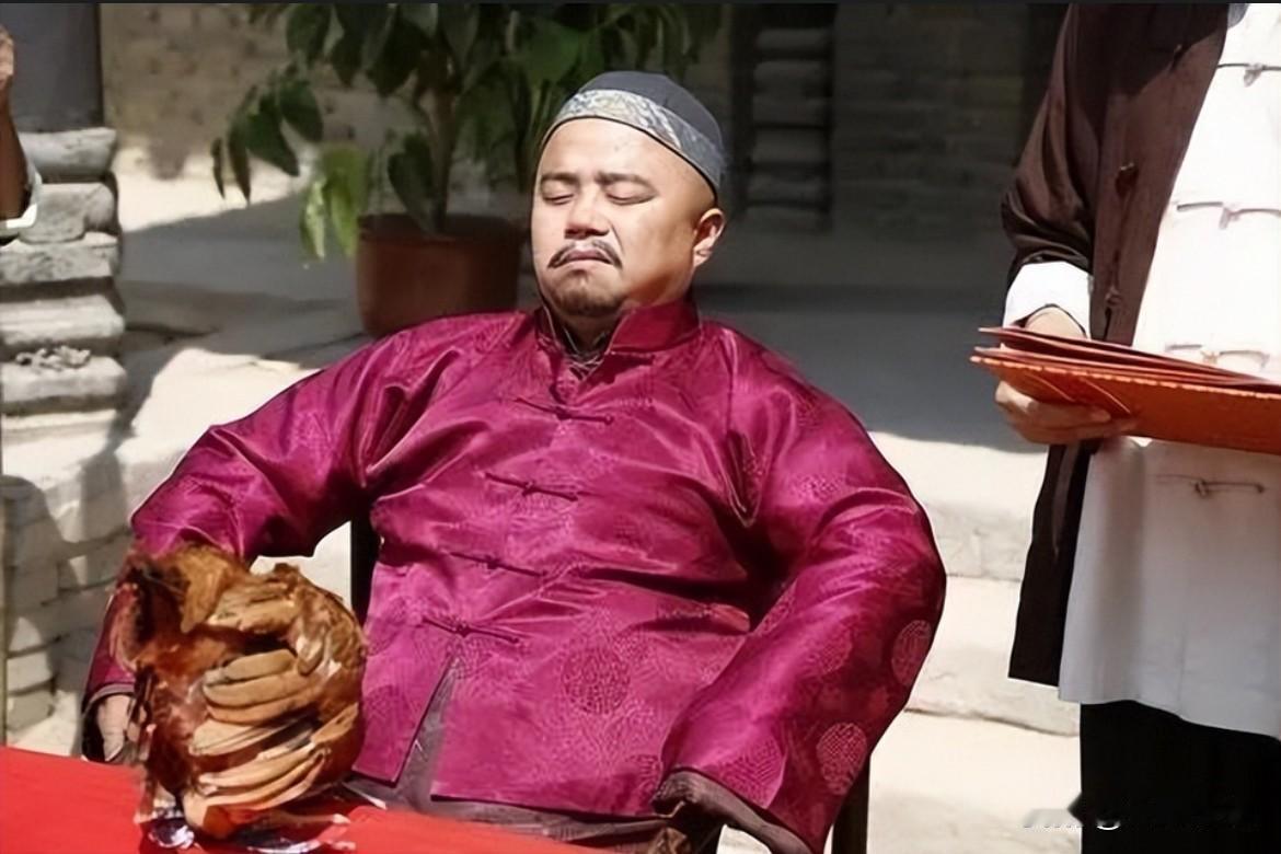 权力与土地
很多人好奇，为什么古代大一统王朝往往撑不过三百年？表面看是天灾、外敌