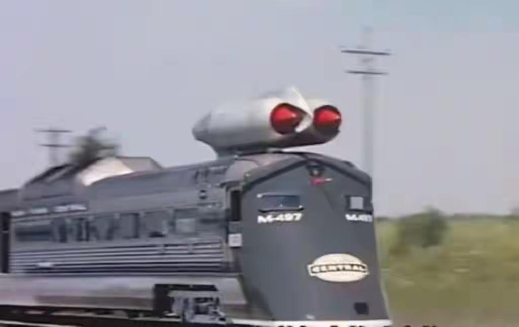 前苏联变态的武器装备，冷战时期的产物。
这放在现在，随便一个都能对全球造成毁灭性