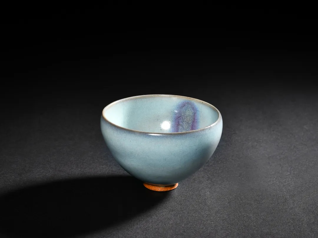 中贸圣佳香港2026春拍上拍宋-金时期 钧窑天青蓝釉紫斑盏。Eskenazi行和