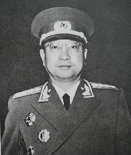 925年10月，第二次东征。

东征的目标是陈炯明，蒋介石是总指挥。在惠州附近的