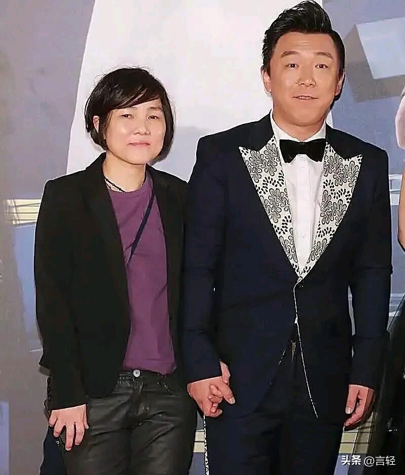黄渤牵手小欧出席活动，有人说小欧长得普通
配不上影帝黄渤，可黄渤却给妻子最高的评
