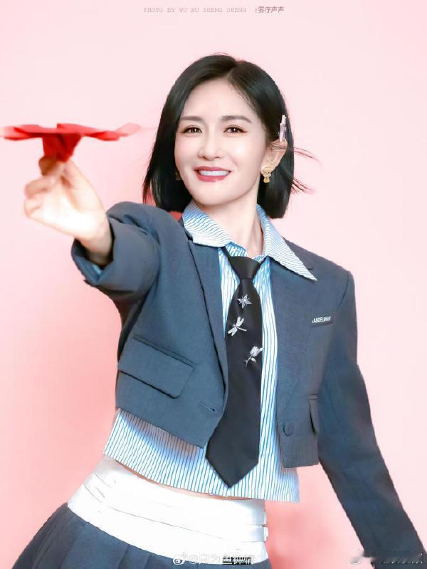 谢娜带父母40年后重游乐山谁没被谢娜带爸妈重游乐山戳中？40 年后故地重游，翻老
