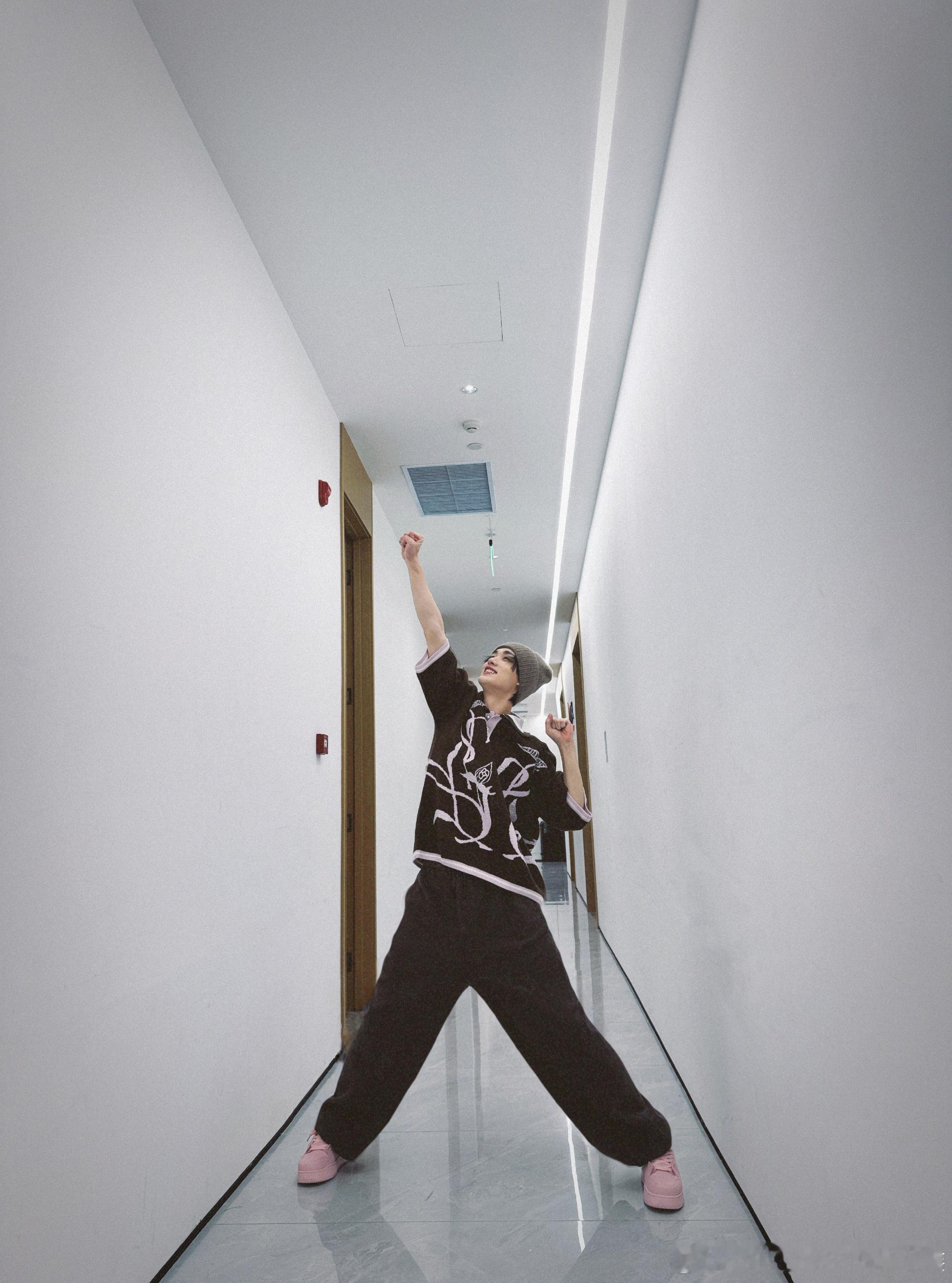 #丁程鑫也看付航##丁程鑫网速好快# 这是在庆祝付航夺冠吗[doge] ​​​