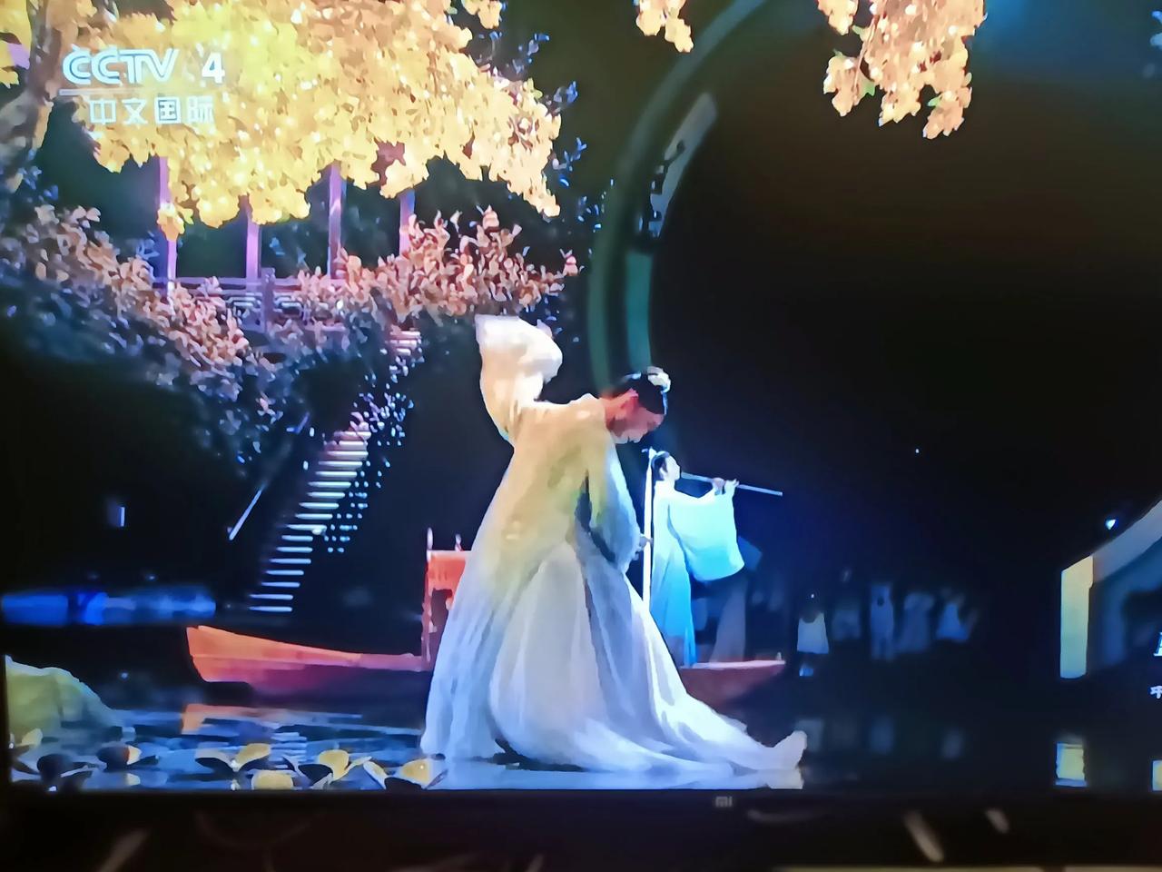 #有哪些很冷门但很美的诗词？#  (一)
[玫瑰][玫瑰][福][福][比心][