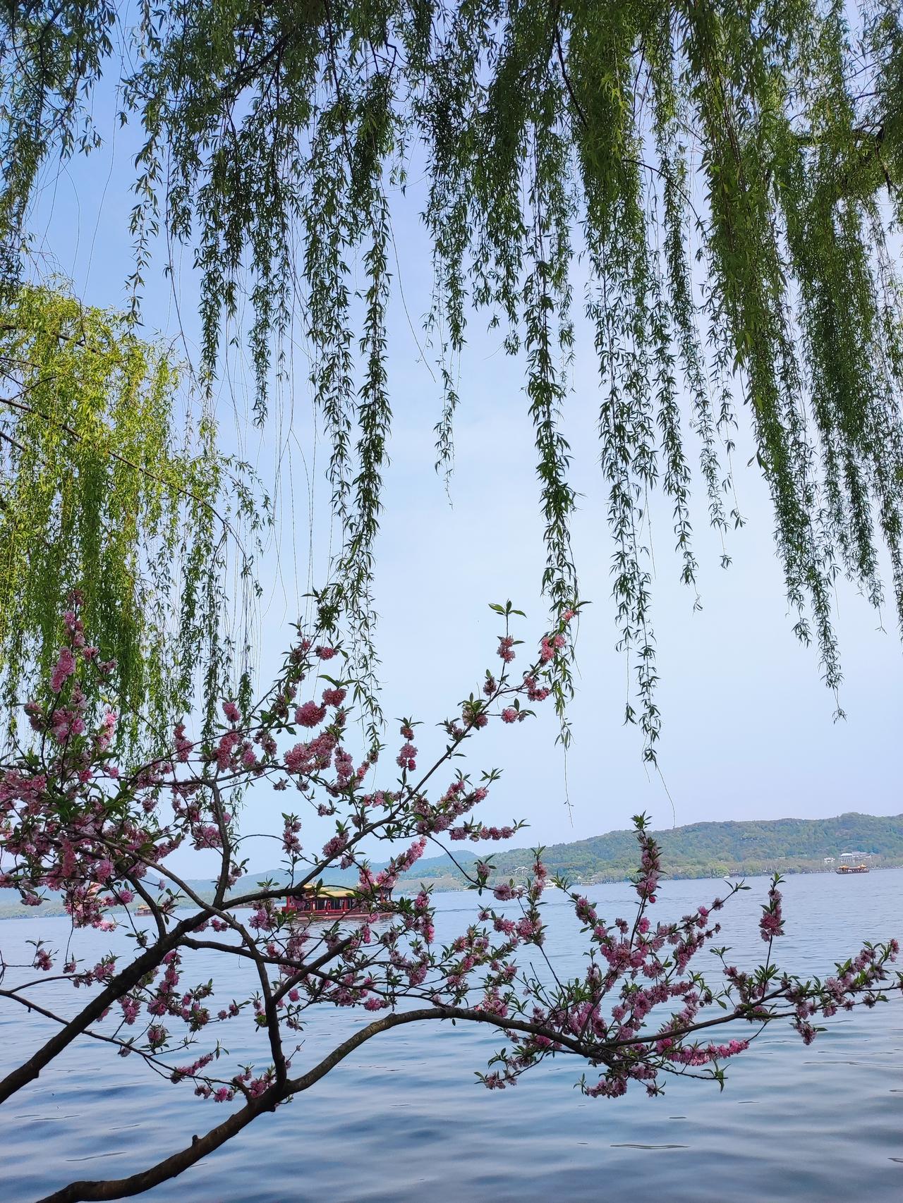 假如买彩票
突然中了500万
你最想做的是啥事儿？
我先来，环游世界，
你呢？