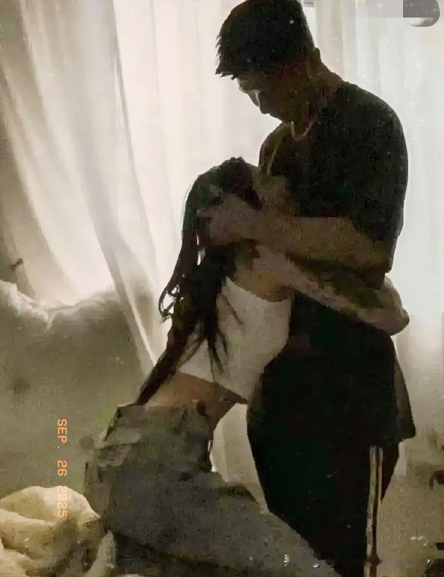 发现没？
现在特流行一种说法。
说男人好色、女人慕强是刻在骨子里的。
还说婚姻本
