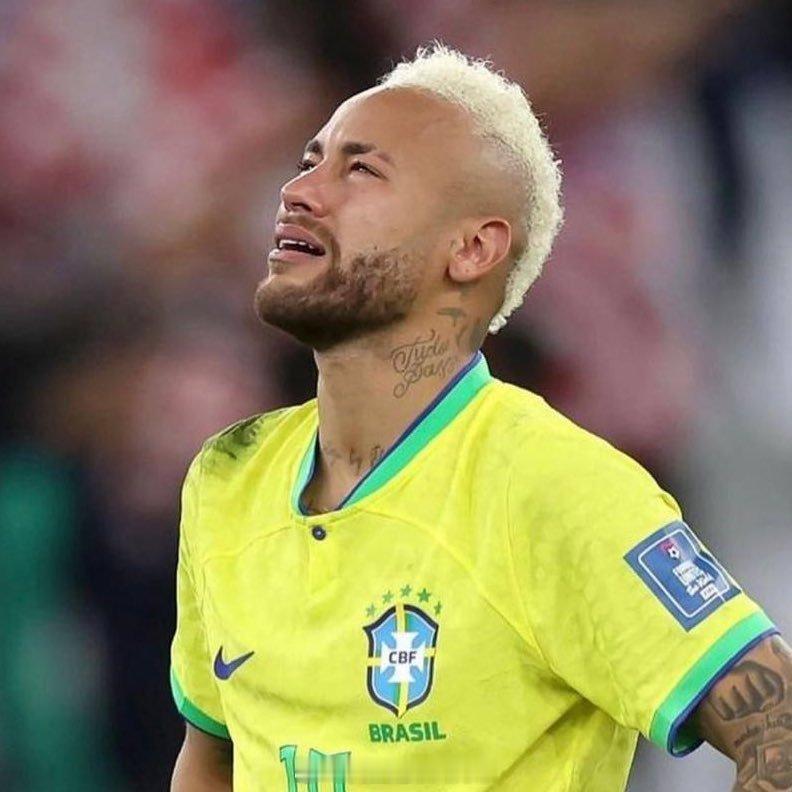 内马尔回应落选 内马尔说落选很难过 内马尔没有入选最新一期巴西国家队大名单，他在