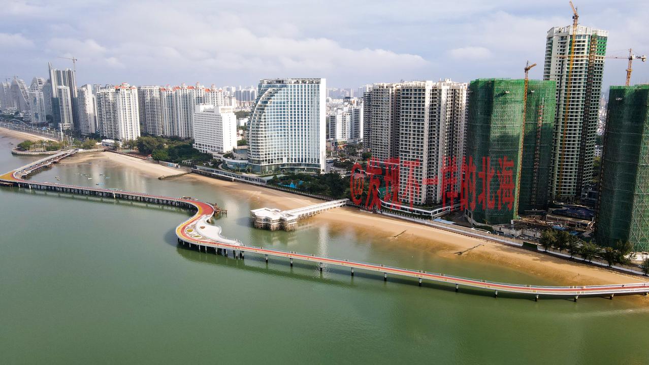 北海金滩（黄金北岸），海城区北岸廉州湾，免费、看绝美日落、本地人散步地 。
 