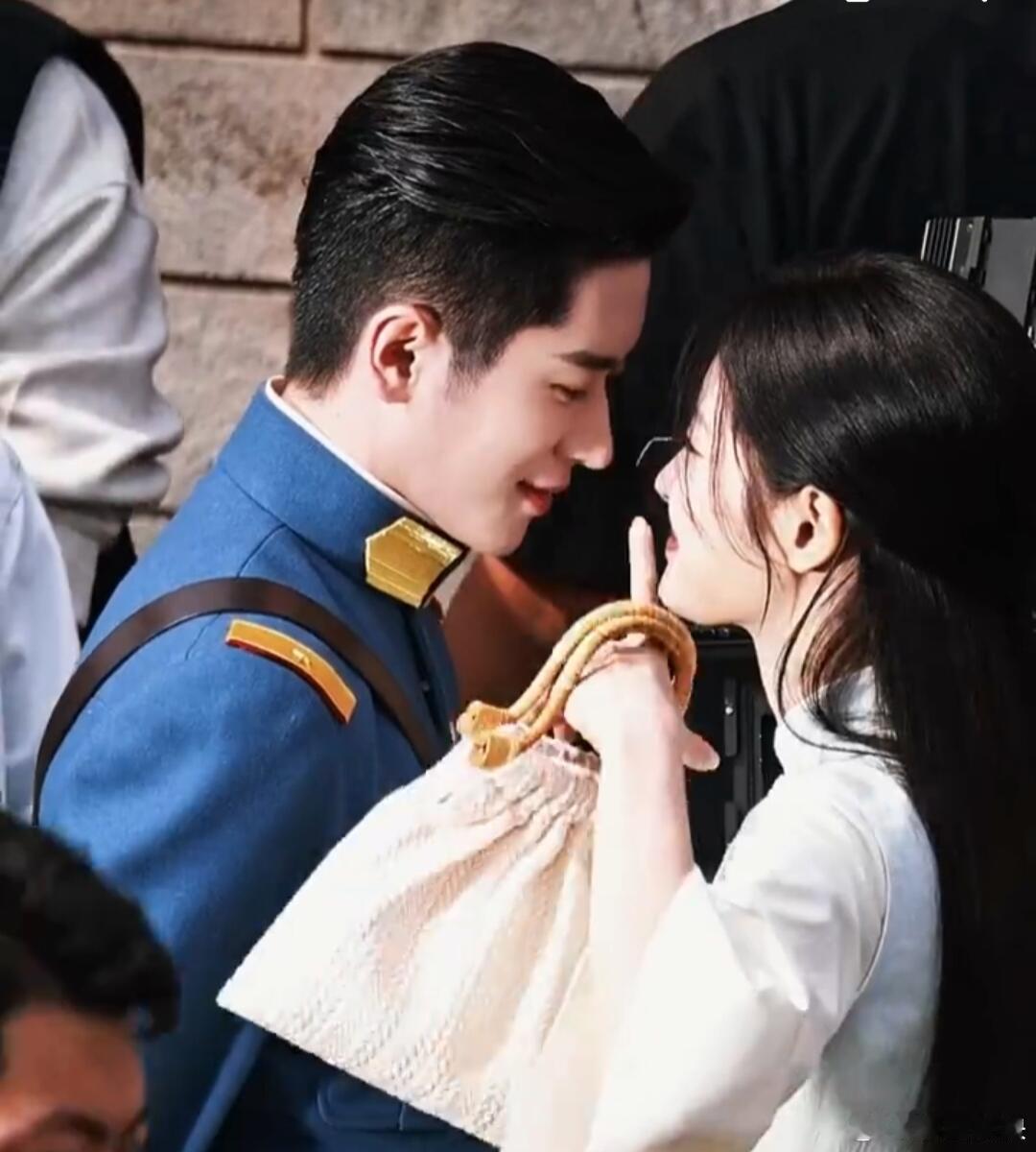 丞磊徐若晗壁咚路透丞磊徐若晗玉簟秋贴脸对视路透被丞磊徐若晗的化学反应击中！壁咚贴