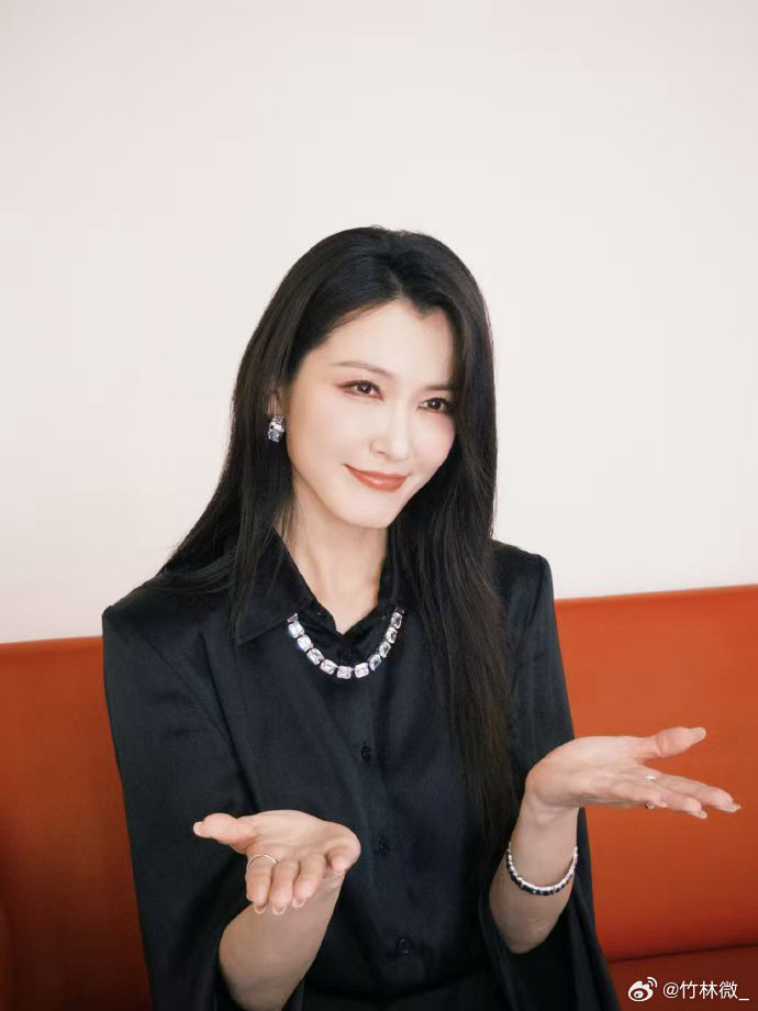 徐洁儿一开口一切都对味儿了徐洁儿唱跳实力完全不输女团徐洁儿一开口就很有味道，舞台