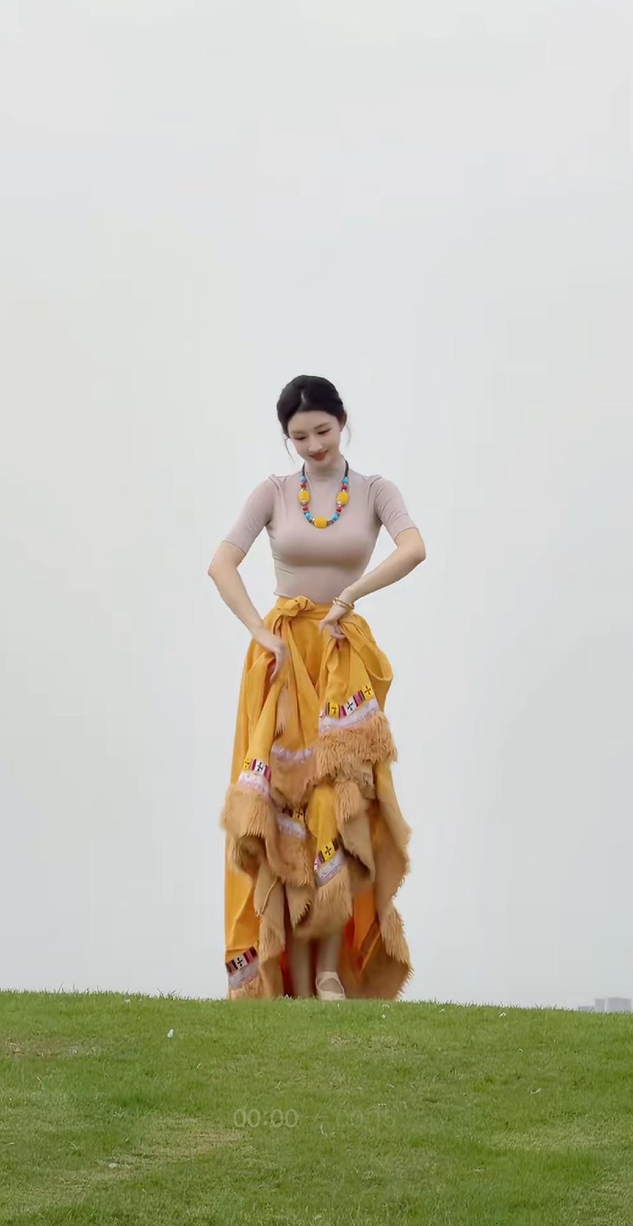 害羞舞起势[大笑]