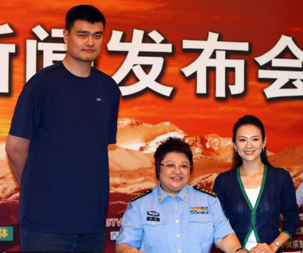 章子怡真好看，她和韩红，一个离婚，一个未婚，有钱如她们，婚姻状况不影响她们的生活
