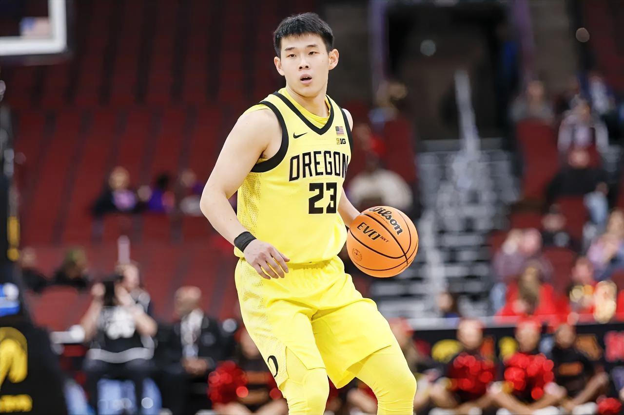 下面是一条关于中国球员林葳的申请转校的消息！今天据俄勒冈记者报道，中国球员林葳已