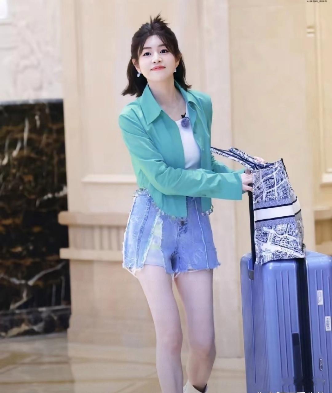 43‎岁的陈妍希，‏﻿少⁠⁠‎女感还是满满的。 