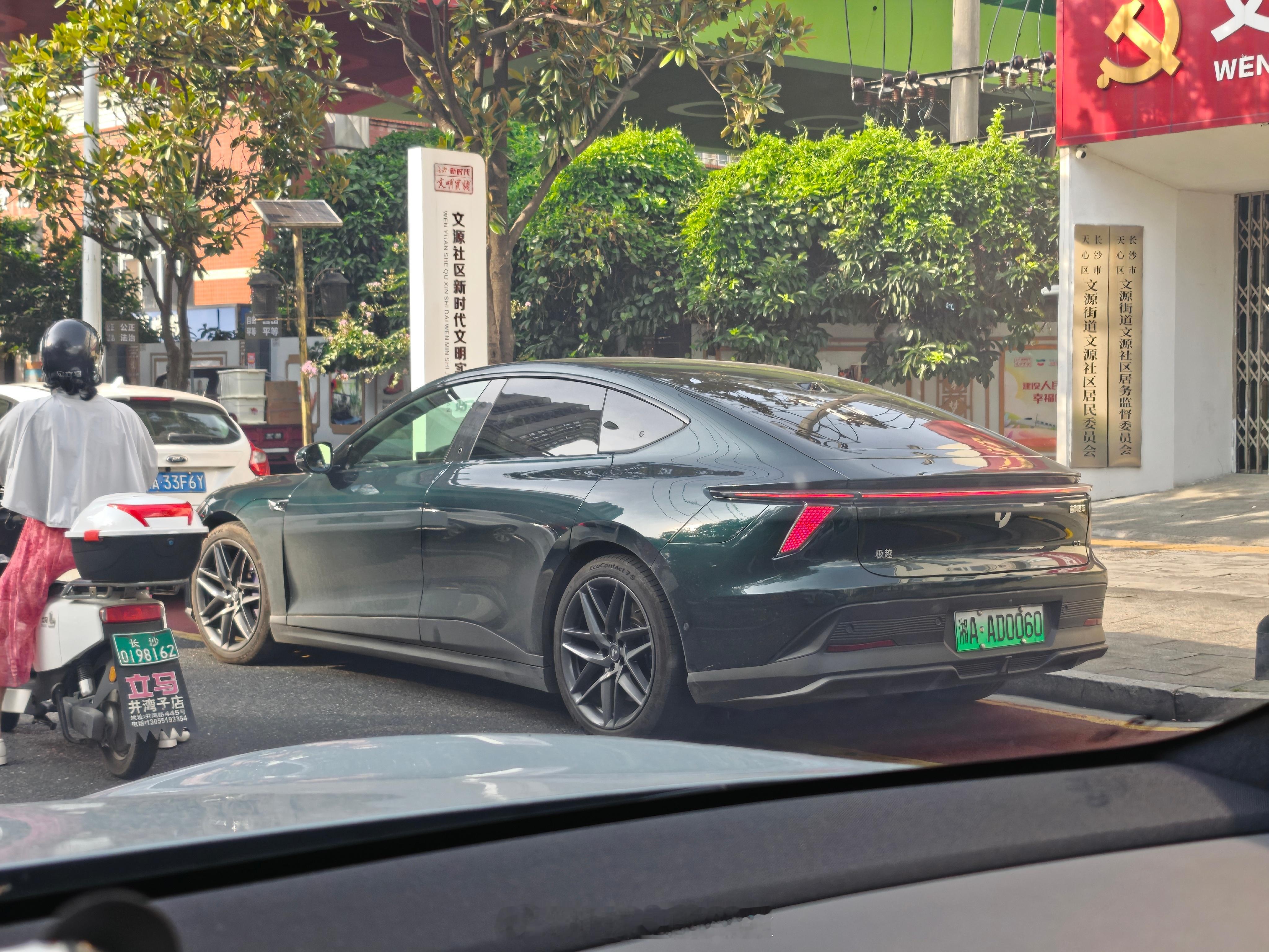 极越这车有一说一，做的是真好看现在极越07的长续航880km后驱闲鱼上小里程数的