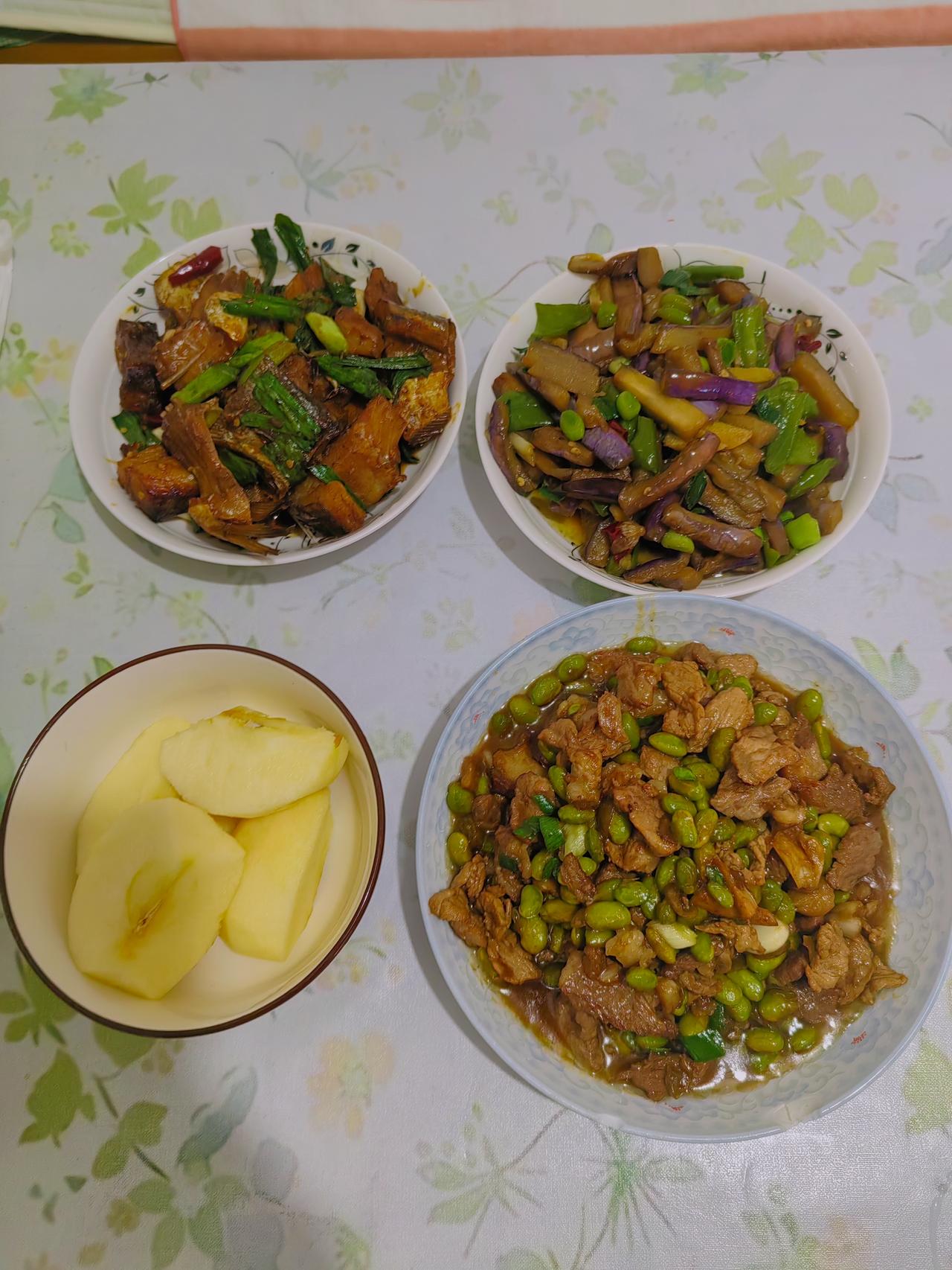 我觉得家常菜才是最美的食物。