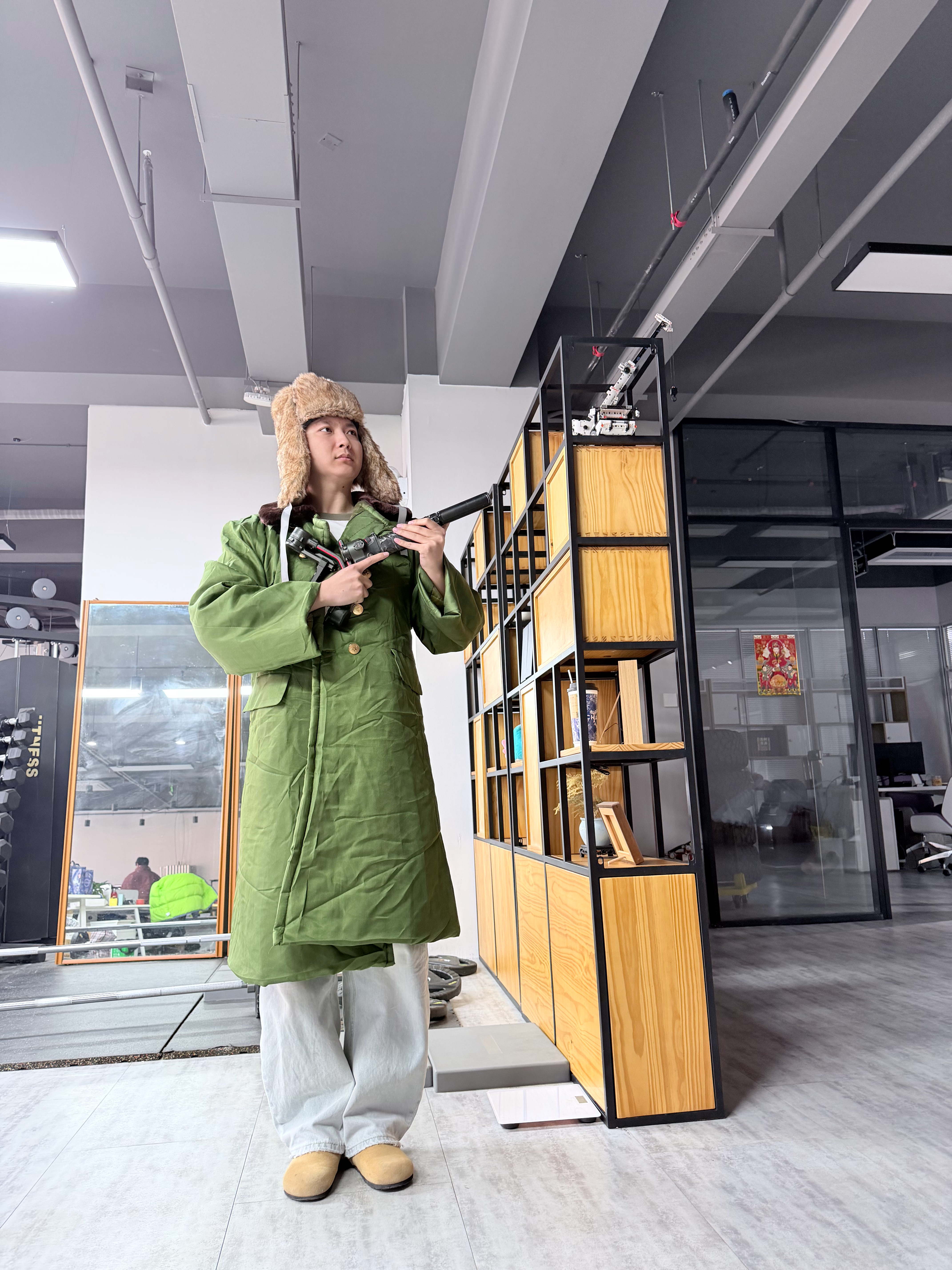 听说五旬老太要来公司 马屁总监16：46依旧坚守岗位请把“然子从来不早退”打在公