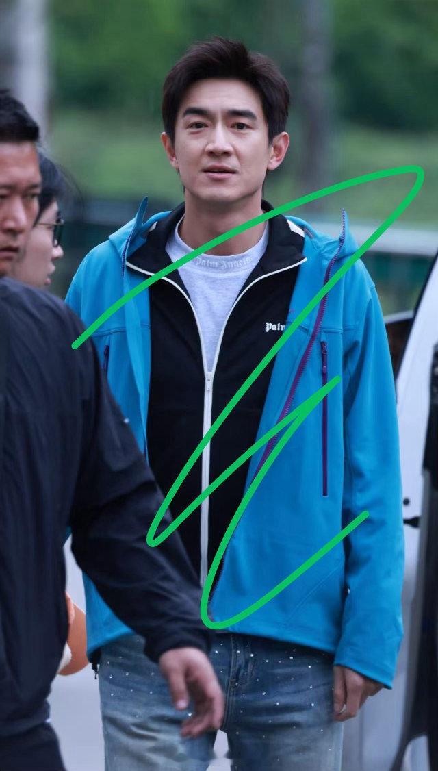 林更新苏醒新综降一级打工什么综艺让林更新苏醒都降一级显眼包组合强强合体，被迫放下