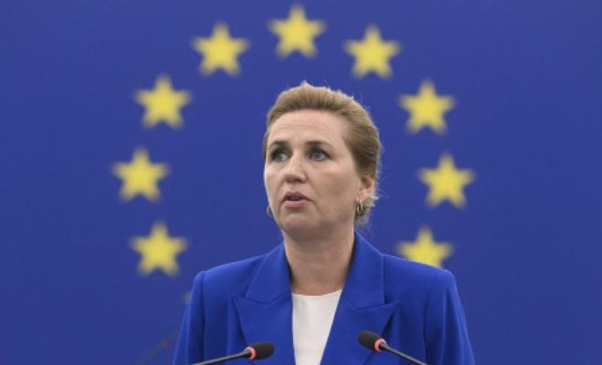 掏枪了！美军C-17直接降在格陵兰首府，丹麦毫不知情，连预警电话都没一个！第二天