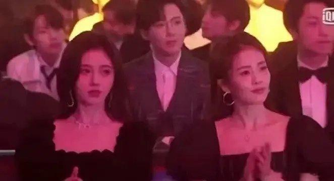 白鹿和鞠婧祎居然同岁，看着完全不像同龄人 