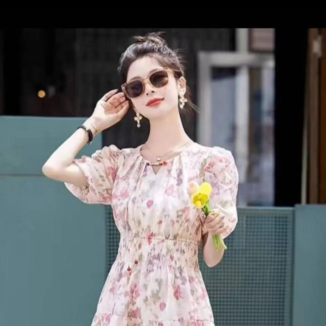 优雅气质，花海中的少女🌸💐海边花海少女 花海少女照 气质少女感 淡雅少女 蓝