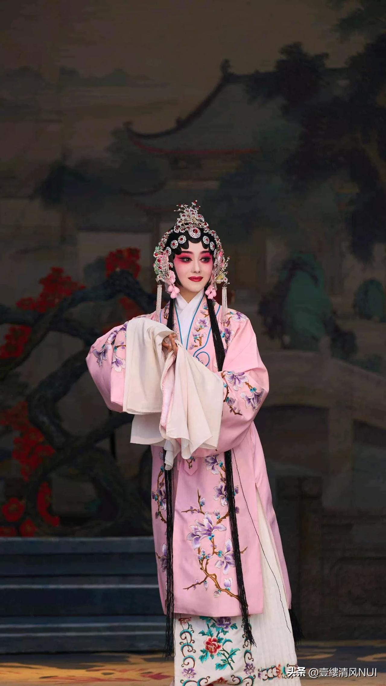 胡三元的声声鼓点不讲温柔，却为忆秦娥敲出了《主角》最扎实的筋骨。