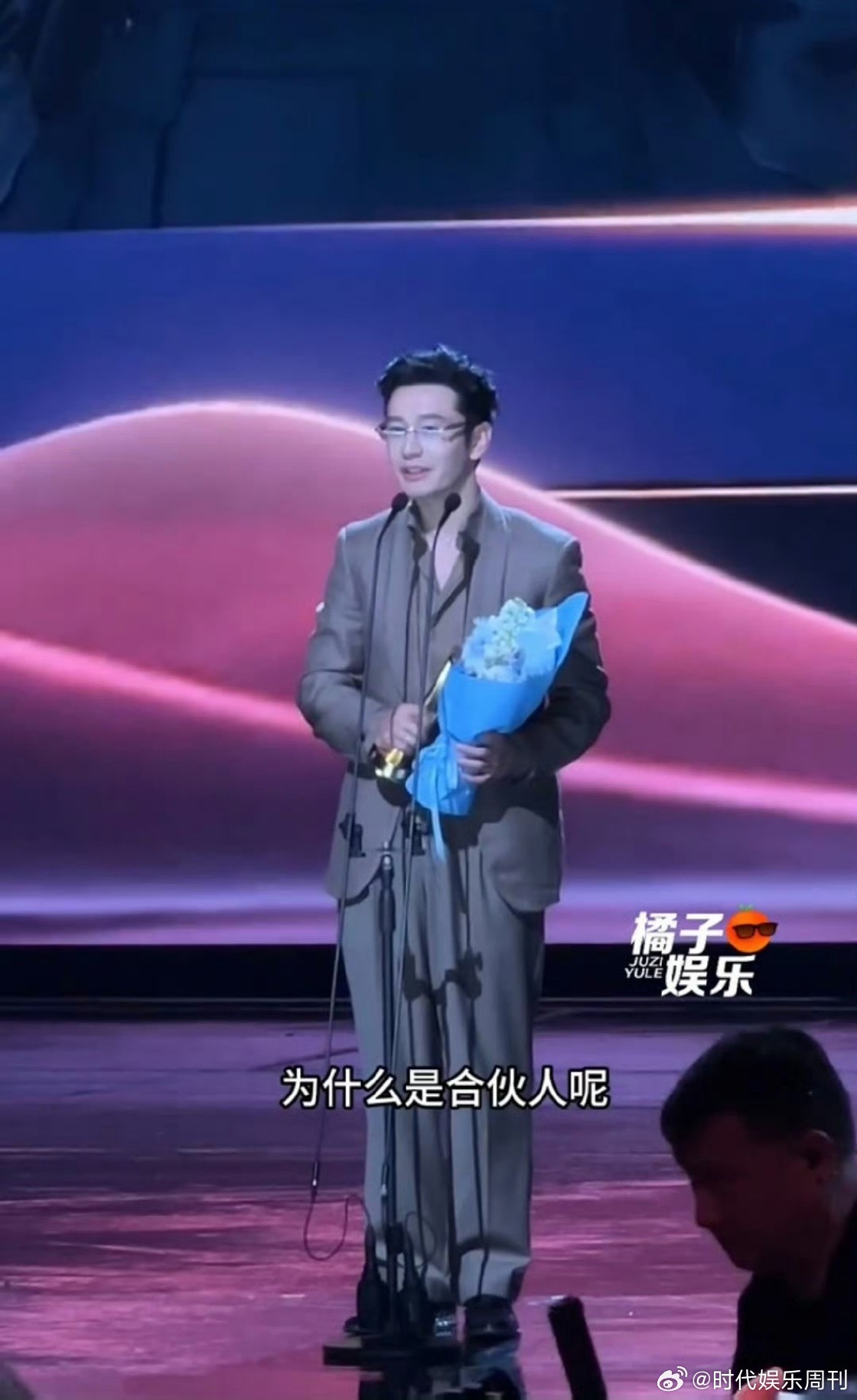 网传“年度IP合伙人”不实，黄晓明仅因影视角色与综艺身份被粉丝赞誉，非正式奖项。